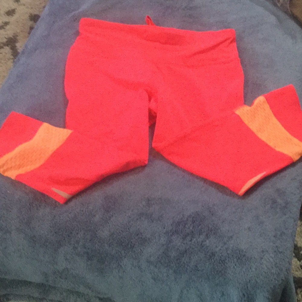 Under Armour mid-calf leggings